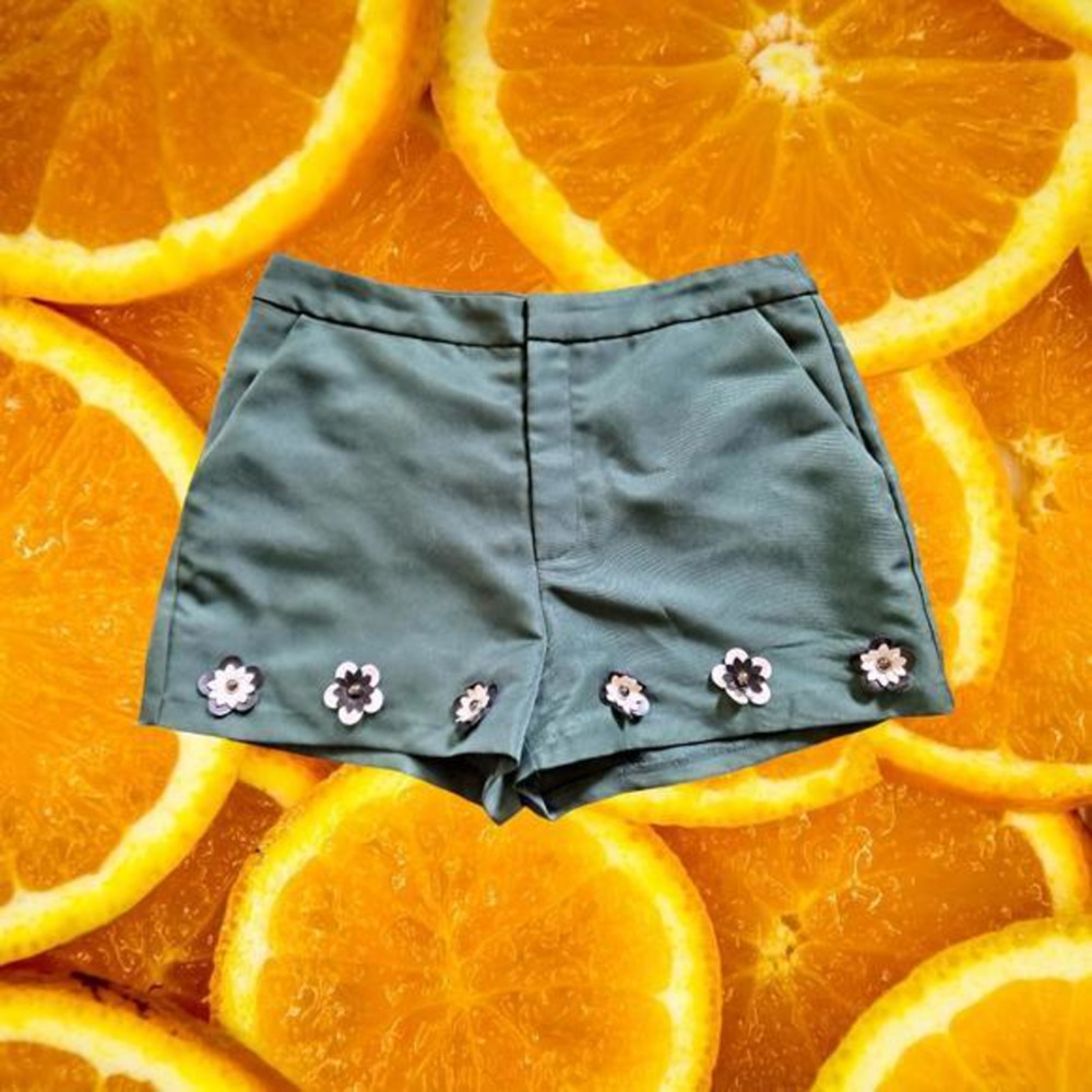 Endless Rose Green Shorts with Black and White Flowers Size‎ Large